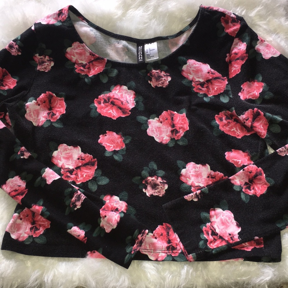 Divided Long Sleeve Floral Crop Top